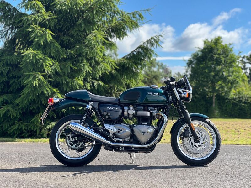 TRIUMPH THRUXTON 1200