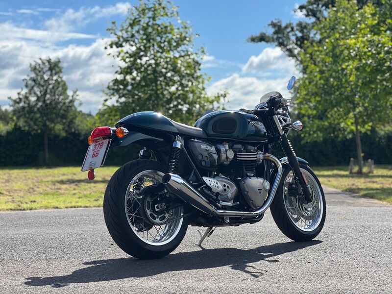 TRIUMPH THRUXTON 1200