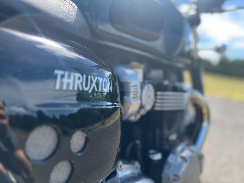 TRIUMPH THRUXTON 1200