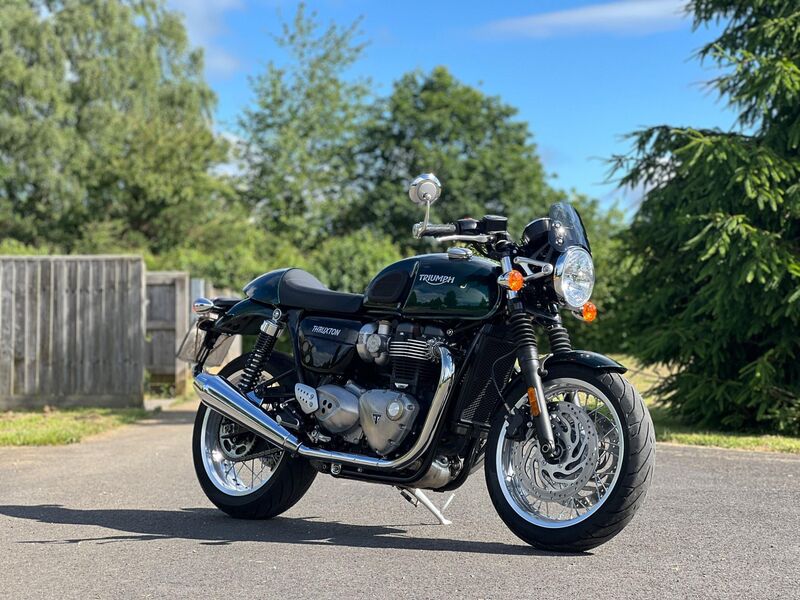 TRIUMPH THRUXTON 1200