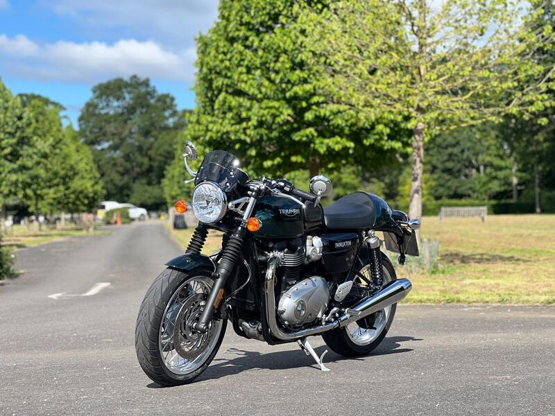 TRIUMPH THRUXTON 1200