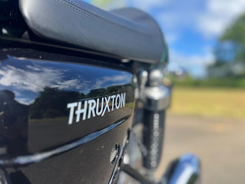 TRIUMPH THRUXTON 1200