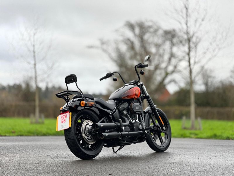 HARLEY-DAVIDSON Dyna