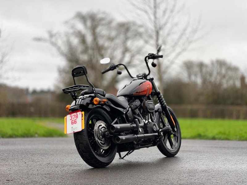 HARLEY-DAVIDSON Dyna