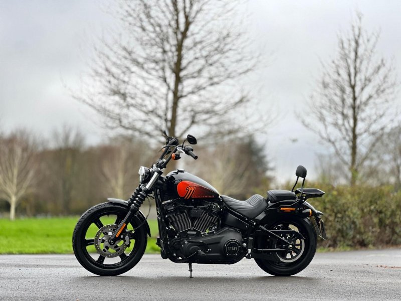 HARLEY-DAVIDSON Dyna