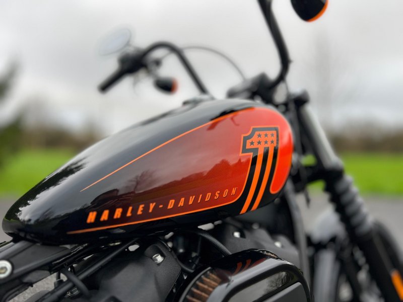 HARLEY-DAVIDSON Dyna