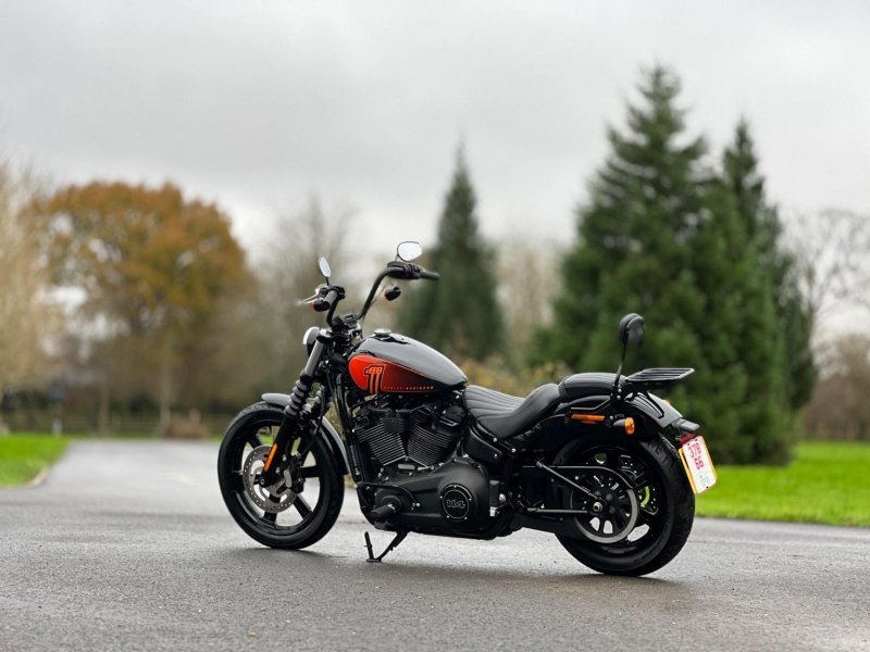 HARLEY-DAVIDSON Dyna