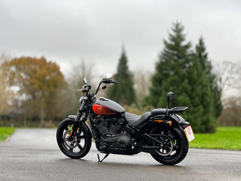 HARLEY-DAVIDSON Dyna