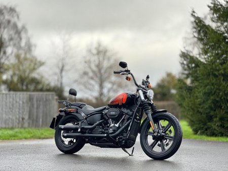 HARLEY-DAVIDSON Dyna 1690 FXDB Street Bob Custom Cruiser