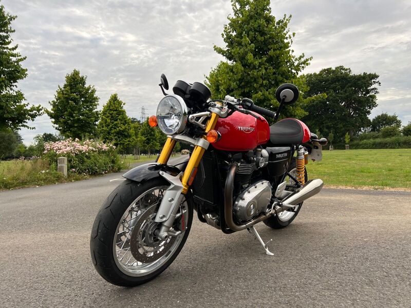 TRIUMPH THRUXTON 1200 R