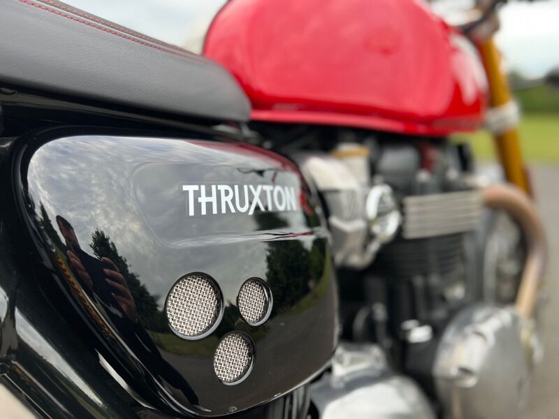 TRIUMPH THRUXTON 1200 R