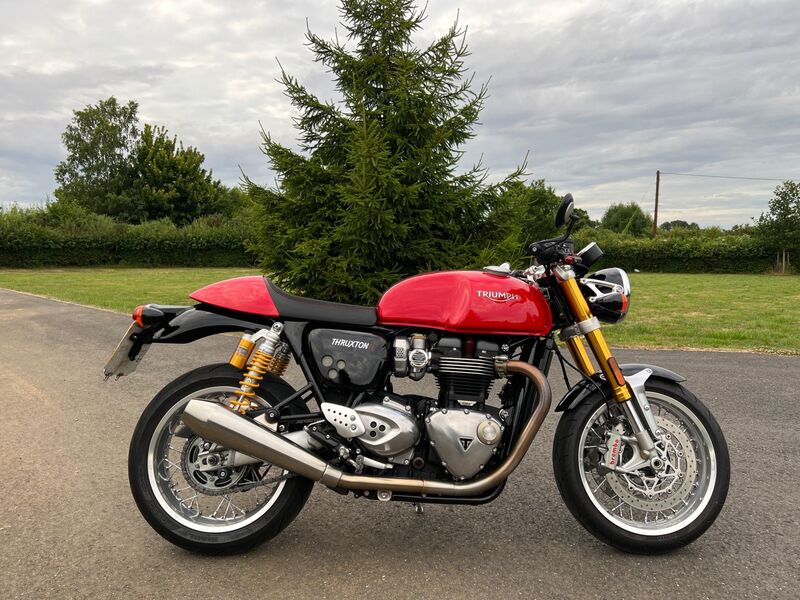 TRIUMPH THRUXTON 1200 R