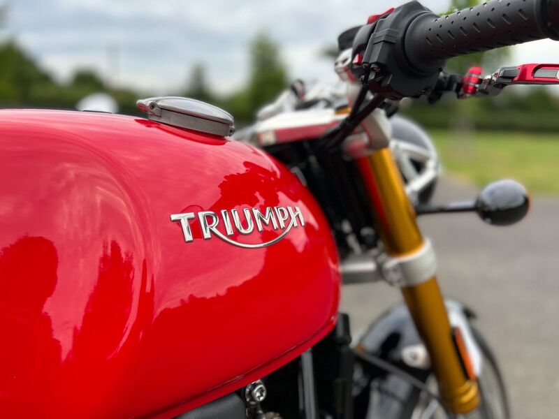 TRIUMPH THRUXTON 1200 R