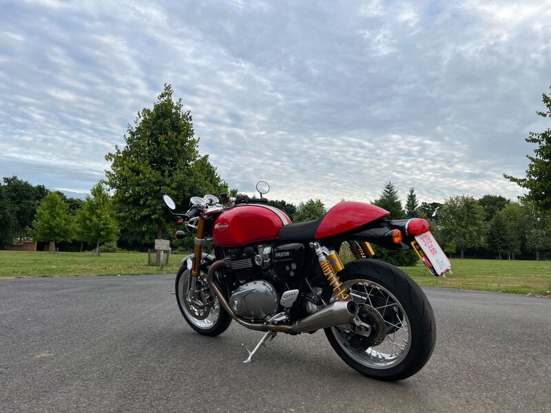 TRIUMPH THRUXTON 1200 R