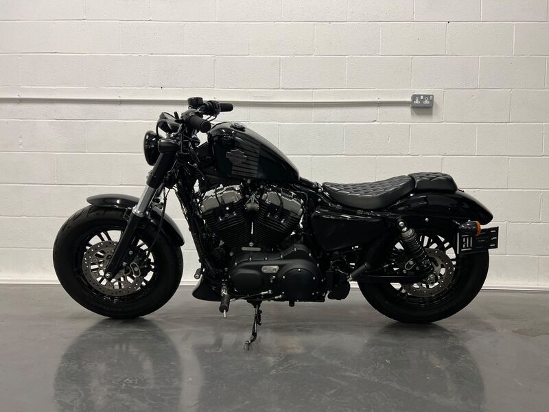 HARLEY-DAVIDSON Sportster